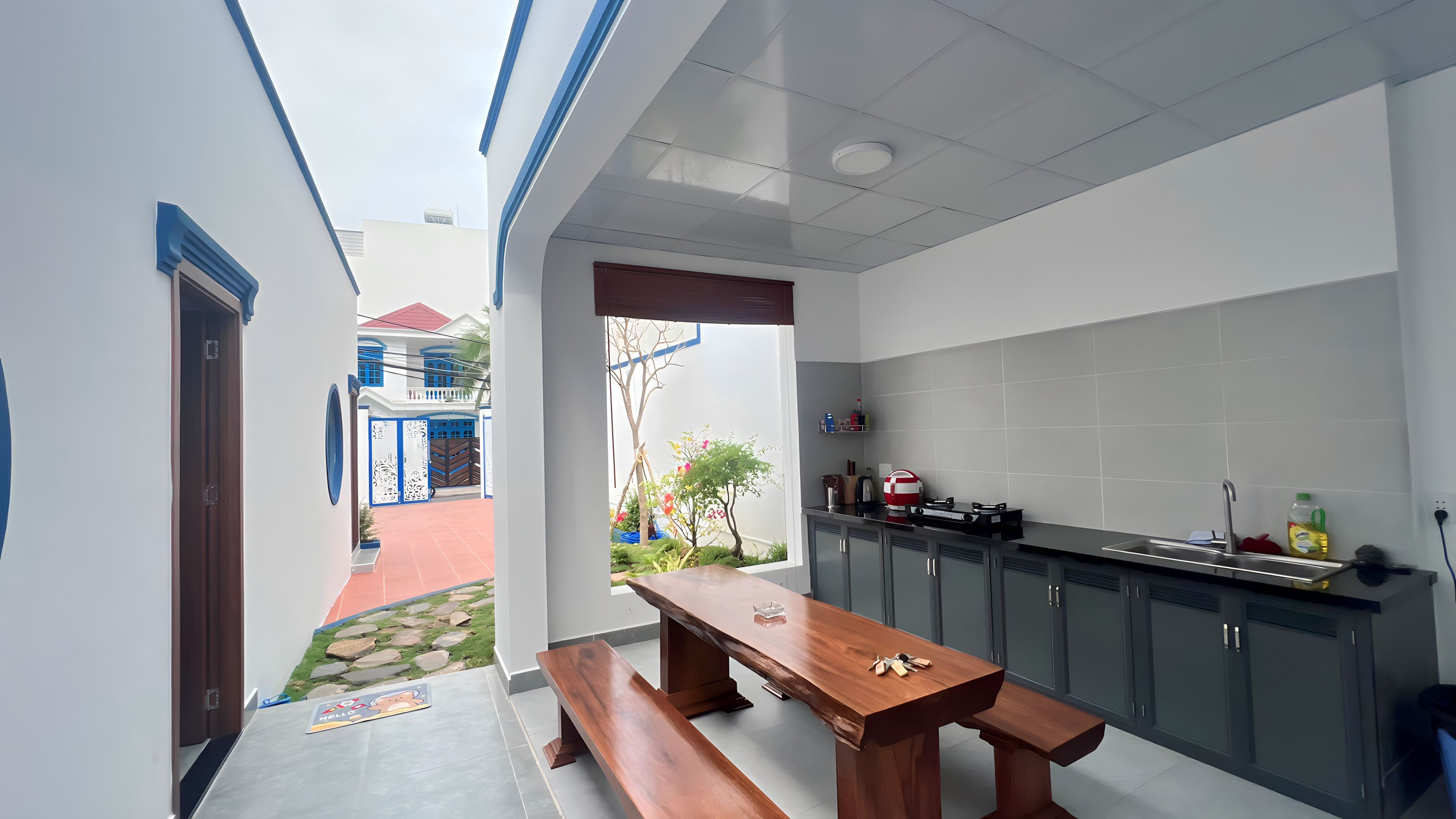 z5138938638361_eac61fdb9137444bee697fc25496abe2